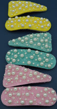 Load image into Gallery viewer, Pearl Hairclips
